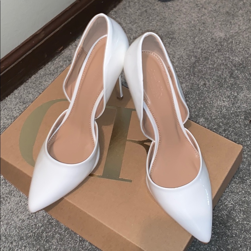 Brand new white point heels